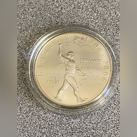 Commemorative Kite Flying Silver Coin with Display Case - Picture 2 of 12